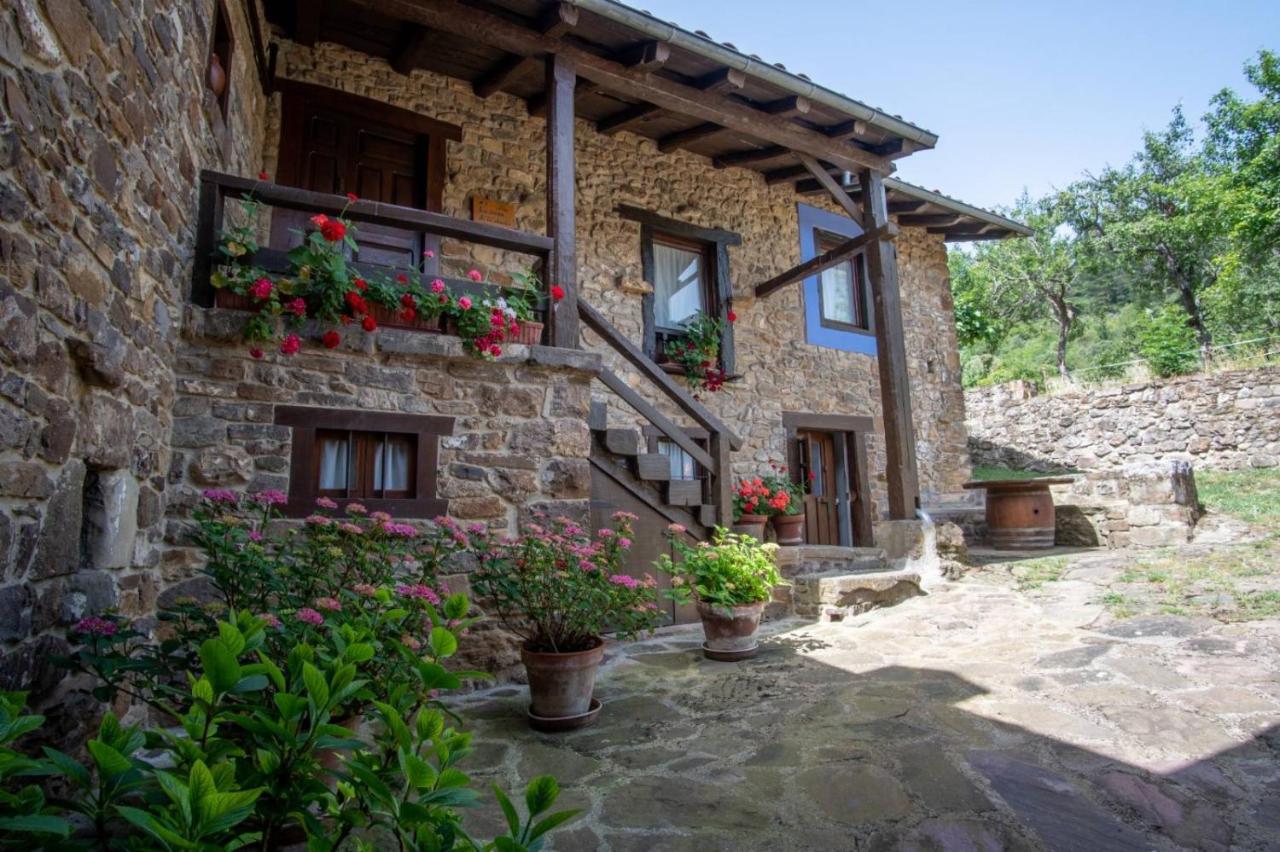 Viviendas El Barrio Cabezón de Liébana Exteriör bild